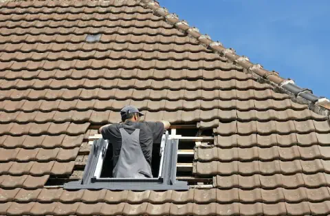 Pose de velux - Ville-sur-Jarnioux